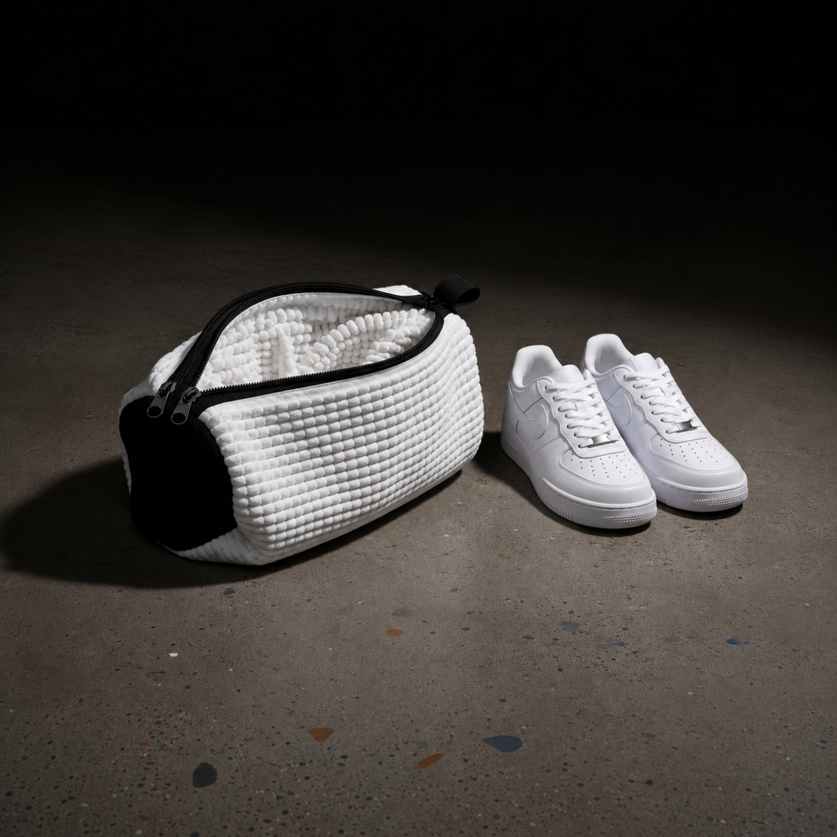 MILD CONTROL™ Dual-Compartment Shoe Washing Bag